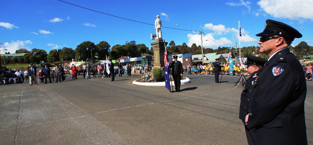 At Dorrigo's main Anzac Day service, the large crowd pauses for one minute's silence. Photo: Vivian Hoskins At Dorrigo's main Anzac Day service, the large crowd pauses for one minute's silence. Photo: Vivian Hoskins